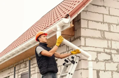 Pose et remplacement de gouttières à la Flachère